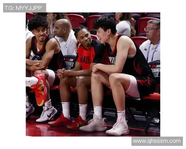 开拓者与雷霆激战正酣双方球员表现精彩引人注目